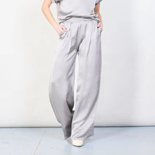Carica l'immagine nel visualizzatore di Gallery, Pant Calliope in Viscosa Grigio Perla