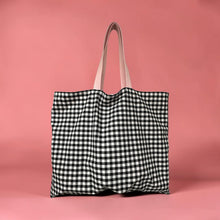Carica l'immagine nel visualizzatore di Gallery, Shopper da spiaggia Vichy Nero