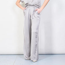 Carica l'immagine nel visualizzatore di Gallery, Pant Calliope in Viscosa Grigio Perla