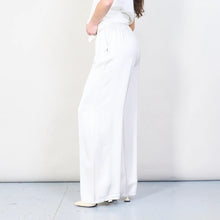 Carica l'immagine nel visualizzatore di Gallery, Pant Calliope in Viscosa Bianca