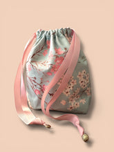 Carica l'immagine nel visualizzatore di Gallery, Beauty Bag del Mondo delle Meraviglie