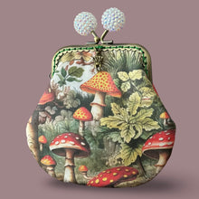 Carica l'immagine nel visualizzatore di Gallery, Il Mignon del Bianconiglio nel Bosco Fantastico
