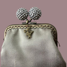 Carica l'immagine nel visualizzatore di Gallery, Il Mignon del Bianconiglio La Puntualità è Gentilezza
