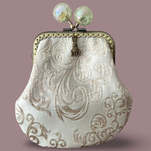 Load image into Gallery viewer, Il Mignon del BianconiglioI decori del Panciotto
