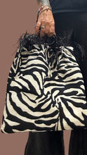 Carica l&#39;immagine nel visualizzatore di Gallery, Yolande For Zebra Lovers
