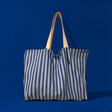 Carica l'immagine nel visualizzatore di Gallery, Shopper da spiaggia Blu
