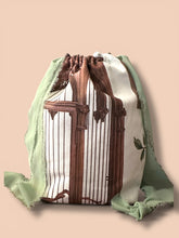 Load image into Gallery viewer, Beauty Bag del Mondo delle Meraviglie
