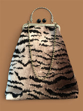 Load image into Gallery viewer, Isotta VeryBig Zebra
