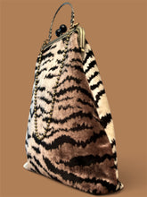 Load image into Gallery viewer, Isotta VeryBig Zebra

